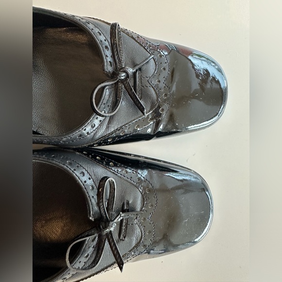 SALVATORE FERRAGAMO Vintage Sz 8 AA Black Navy Blue Patent Leather Kitten Heel - Picture 12 of 15